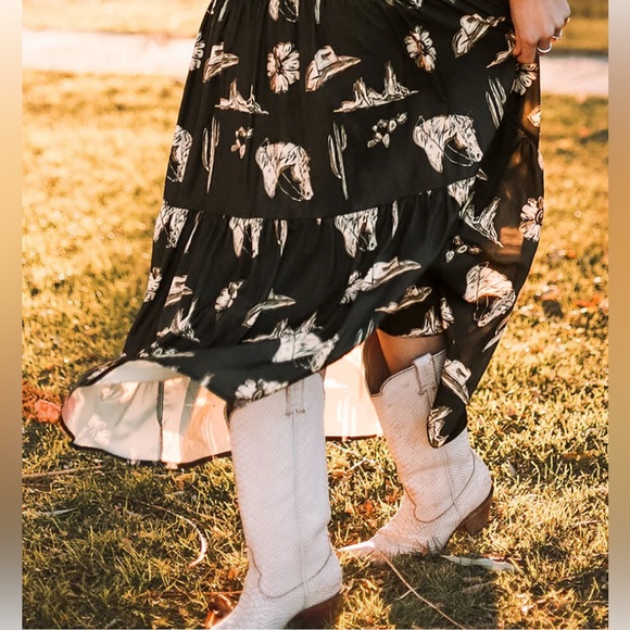 Black Western Print Tiered Ruffled High Waist Maxi Skirt 2XL Size Horses Cowboy - Picture 4 of 7